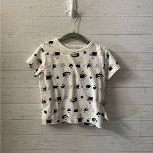 Uniqlo Kids Short Sleeve loungewear set with bread thief graphics